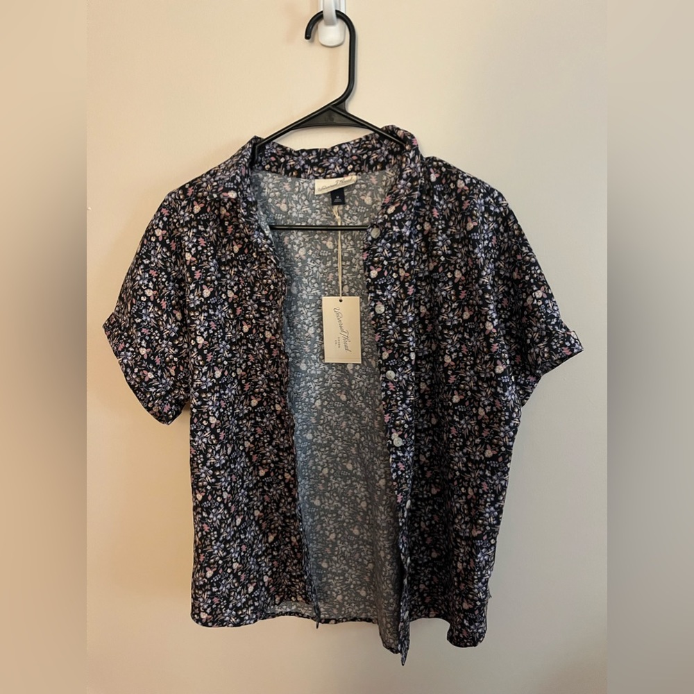 Button down shirt size medium
